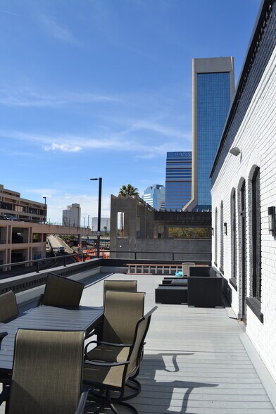 More Photos Of 10 S Newnan St, Jacksonville Loft Creative Space For Lease