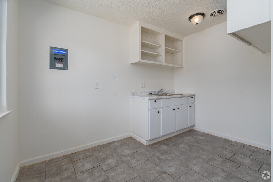 More Photos Of 695 Plaza Ave, Sacramento Apartments For Sale