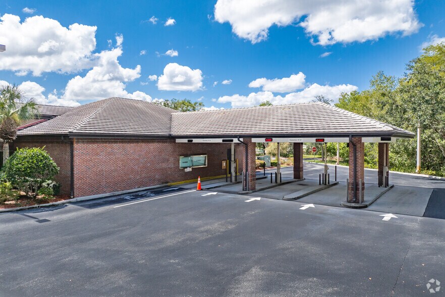 More Photos Of 4949 Ridgemoor Blvd, Palm Harbor Bank For Lease