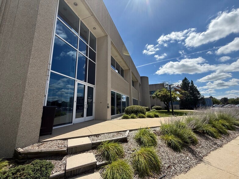 More Photos Of 911 Military St, Port Huron Light Manufacturing For Lease