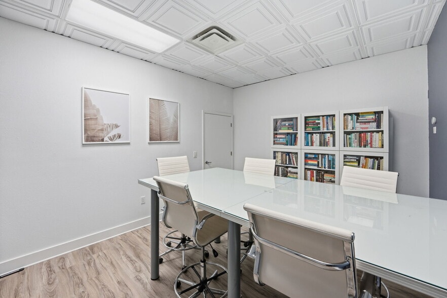 More Photos Of 5404 Hoover Blvd, Tampa Medical For Sale