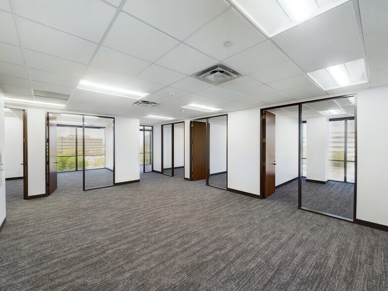 More Photos Of 1341 W Mockingbird Ln, Dallas Office For Lease