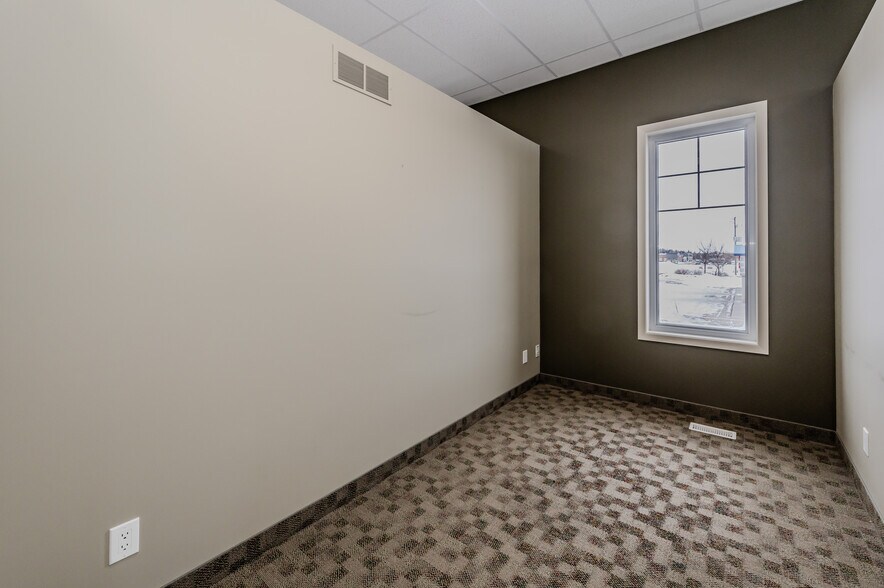 More Photos Of 90 Earl Martin Dr, Woolwich Medical For Lease