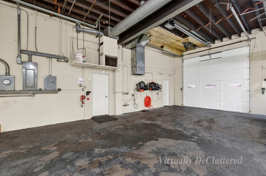 More Photos Of 8708 N 28th Ave, Omaha Light Manufacturing For Sale