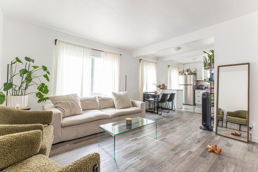 More Photos Of 13647 Leadwell St, Van Nuys Apartments For Sale