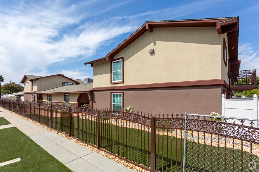 More Photos Of 1223 N Sylmar Ave, Fresno Apartments For Sale