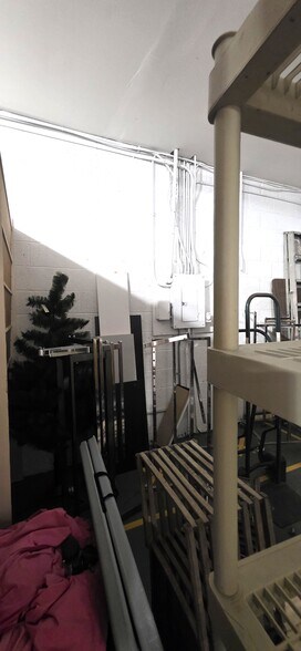 More Photos Of 6020 Davison Rd, Burton Freestanding For Lease