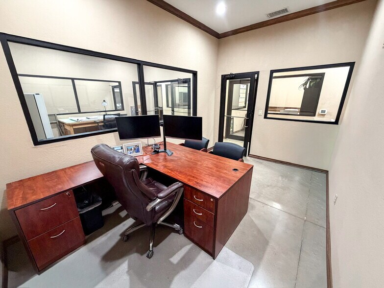 More Photos Of 1010 S FM 1788, Midland Service For Lease