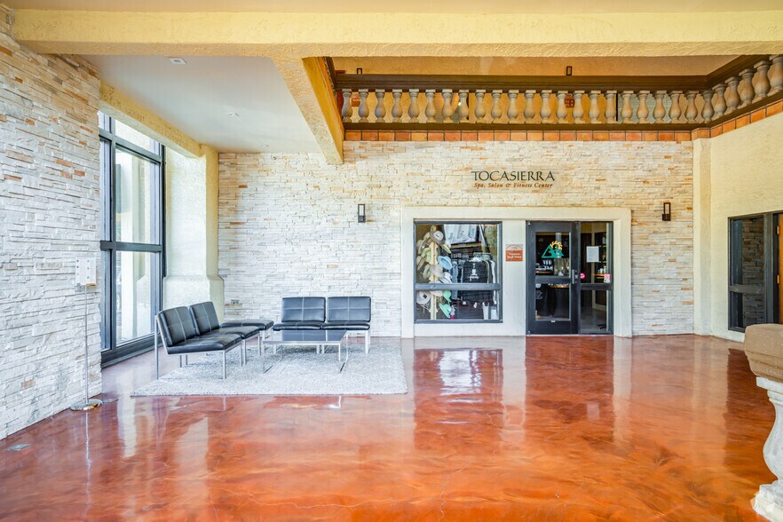 More Photos Of 7500 N Dreamy Draw Dr, Phoenix Office For Lease