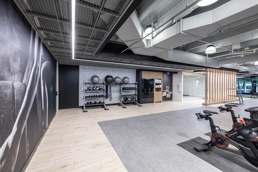 More Photos Of 1501-1507 Lyndon B Johnson Fwy, Dallas Unknown For Lease