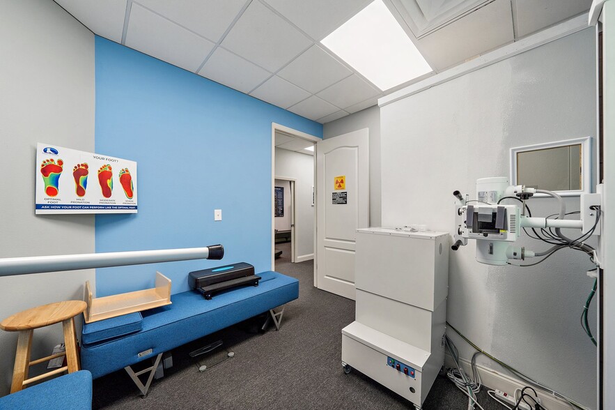 More Photos Of 5652-5654 Marquesas Cir, Sarasota Office For Lease