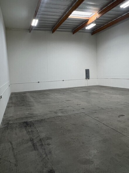 More Photos Of 10928 Weaver Ave, South El Monte Warehouse For Lease