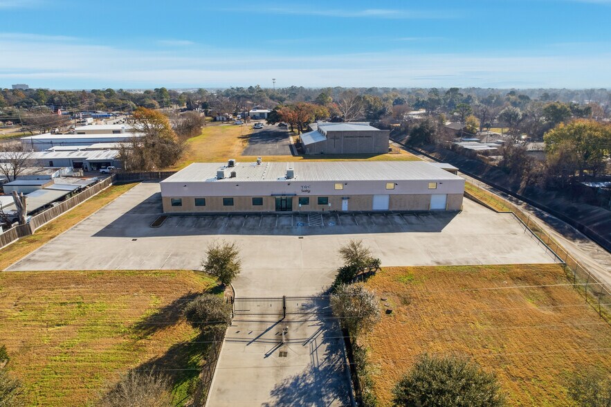 More Photos Of 4122 Campbell Rd, Houston Flex For Lease