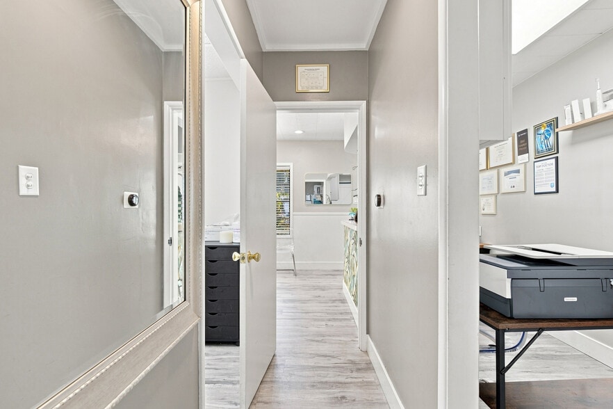 More Photos Of 411 E Palm Ave, Burbank Medical For Lease