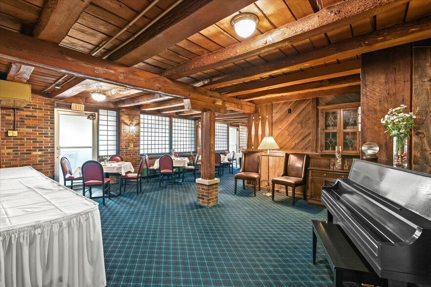 More Photos Of 9512 E Lippincott Blvd, Davison Golf Course Driving Range For Sale
