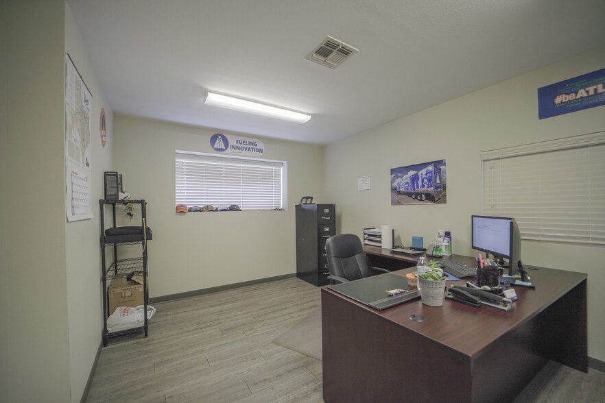 More Photos Of 808 Bob White Rd, Victoria Warehouse For Sale