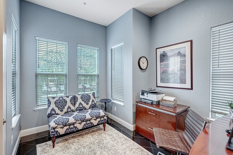 More Photos Of 8330 Brentwood Blvd, Brentwood Medical For Lease