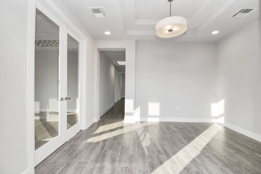 More Photos Of 830 Julie Rivers Dr, Sugar Land Unknown For Lease