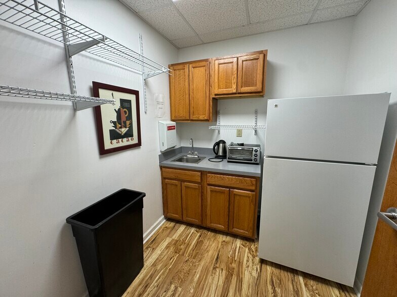 More Photos Of 815 Greenwood Ave, Jenkintown Office For Sale