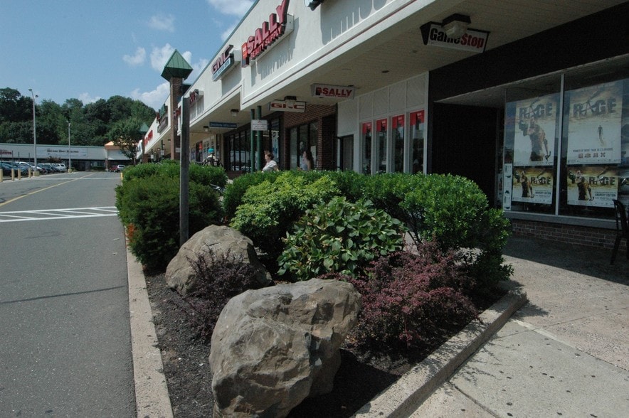 More Photos Of 2100 Dixwell Ave, Hamden Unknown For Lease