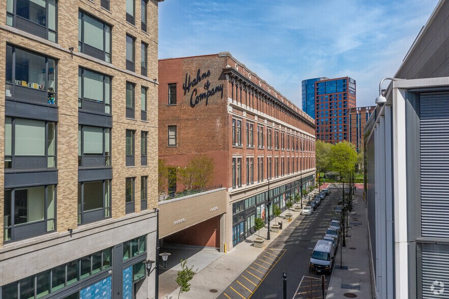 More Photos Of 609-625 Broad St, Newark Apartments For Lease