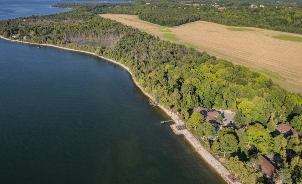 More Photos Of 7353 Horseshoe Bay Rd, Egg Harbor Hotel For Sale