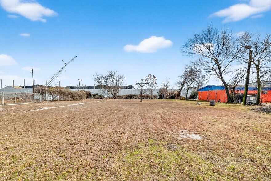 More Photos Of 305 Broadway St, Houston Land For Sale