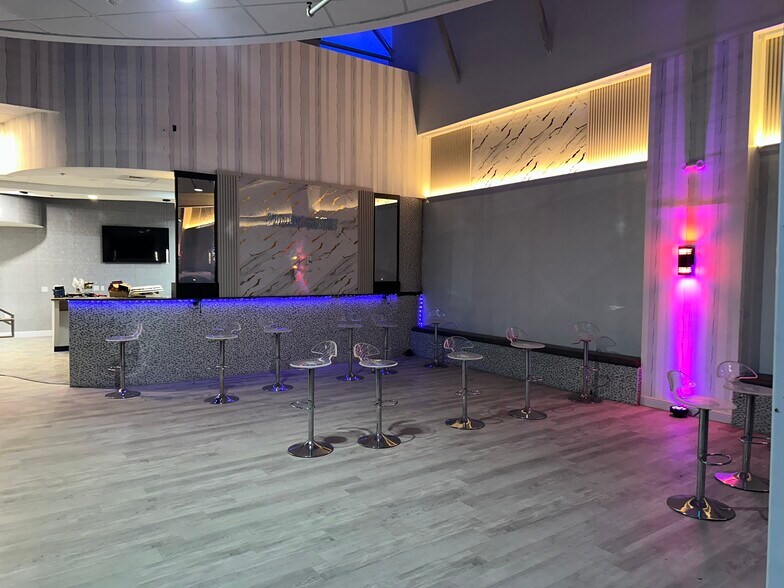 More Photos Of 6401-6445 Raleigh St, Orlando Freestanding For Lease