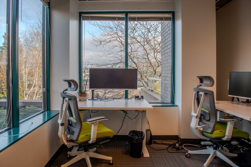 More Photos Of 3300 Meridian Ave N, Seattle Office Residential For Lease