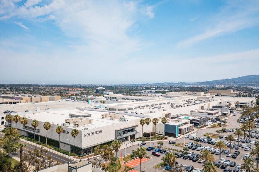 More Photos Of 21712 Hawthorne Blvd, Torrance General Retail For Lease
