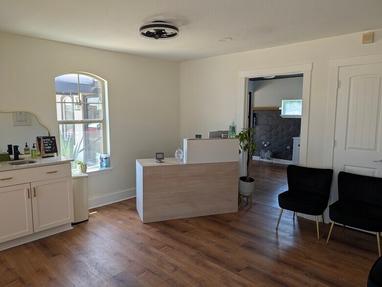 More Photos Of 429 N State Highway 342, Red Oak Office For Sale