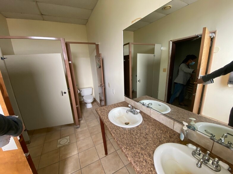 More Photos Of 947 Aisquith St, Baltimore Religious Facility For Sale