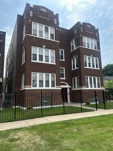 More Photos Of 6841 S Dante Ave, Chicago Apartments For Sale