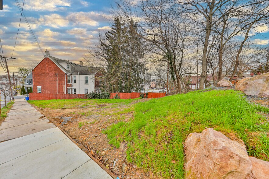 More Photos Of 915 Northampton St, Easton General Retail For Sale