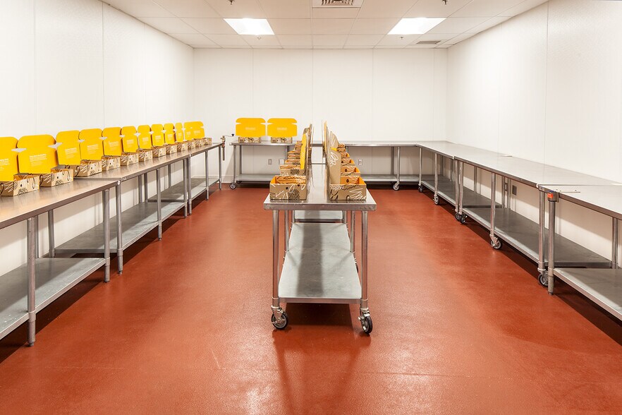 More Photos Of 5801 W Dickens Ave, Chicago Food Processing For Lease