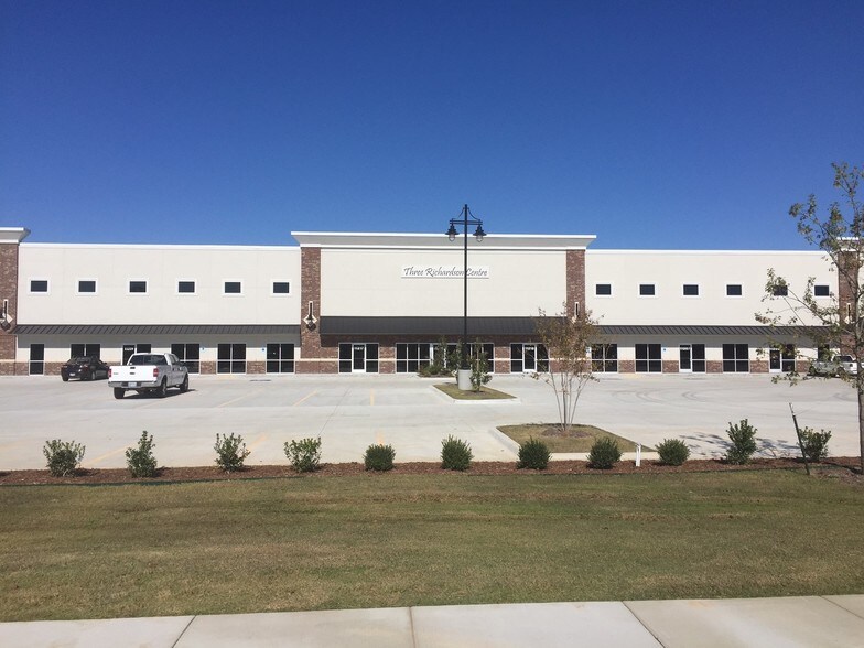 More Photos Of 11221 Richardson Dr, North Little Rock Showroom For Lease