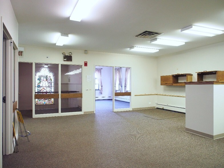 More Photos Of 329-331 S York Rd, Bensenville Daycare Center For Lease