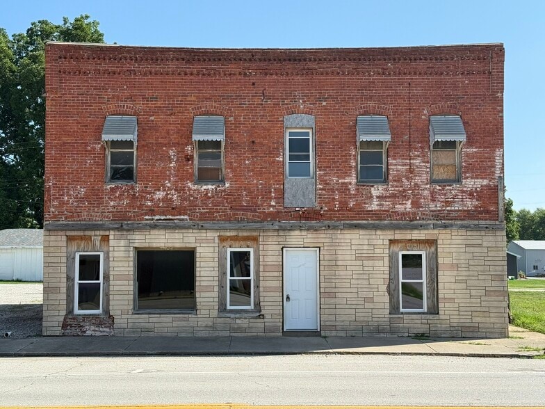 More Photos Of 107 W Main St, Coffeen Storefront Retail Residential For Sale