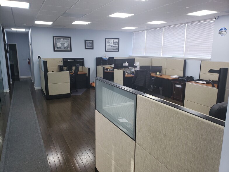 More Photos Of 710 Higgins Rd, Park Ridge Office Residential For Lease