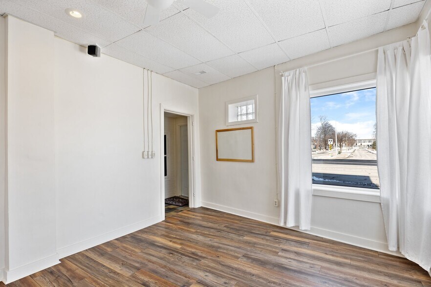 More Photos Of 4165 Tecumseh Rd E, Windsor General Retail For Sale