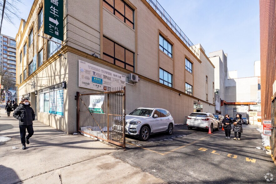 More Photos Of 135-21-135-27 38th Ave, Flushing Office For Sale