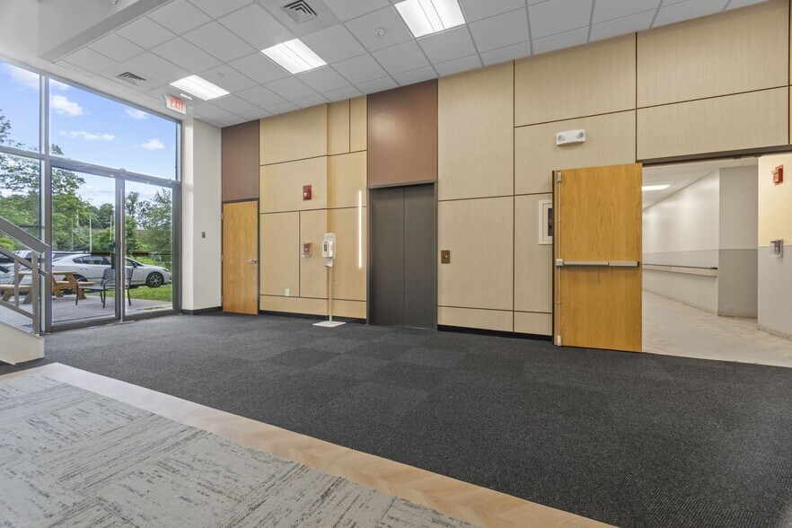 More Photos Of 15 Corporate Dr, Trumbull Medical For Lease