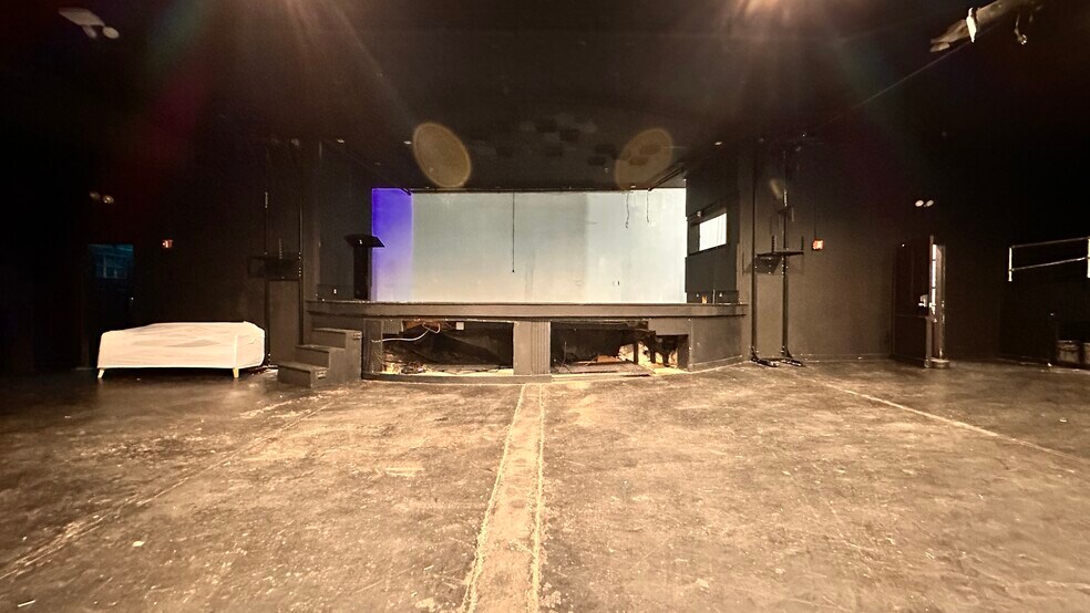 More Photos Of 361 Metropolitan Ave, Brooklyn General Retail For Lease