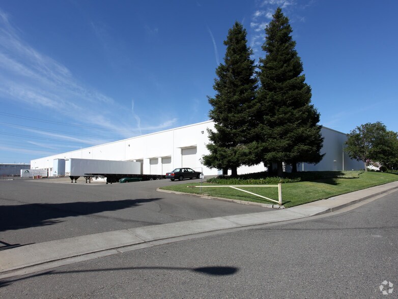More Photos Of 8388 Rovana Cir, Sacramento Warehouse For Lease