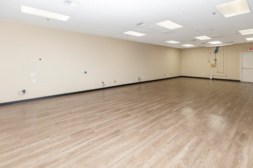 More Photos Of 333 W 18th St, Merced Office For Sale