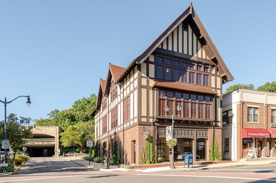 Primary Photo Of 51-53 Glen St, Glen Cove Office For Lease