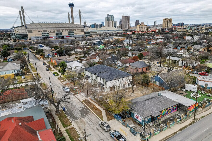 More Photos Of 525 Dakota St, San Antonio Multifamily For Sale