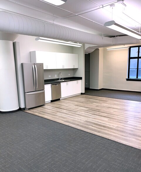 More Photos Of 630 Davis St, Evanston Office For Lease