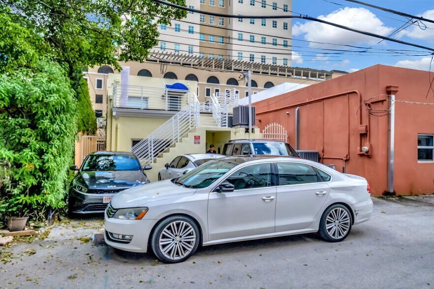 More Photos Of 337 Alcazar Ave, Coral Gables Office For Lease