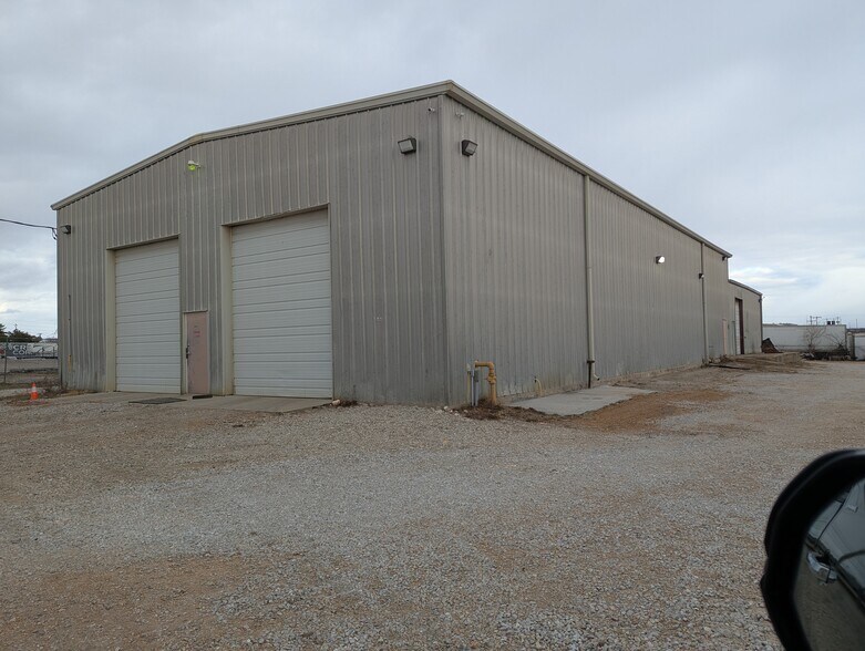 Primary Photo Of 2234 N Packer Rd, Springfield Manufacturing For Lease